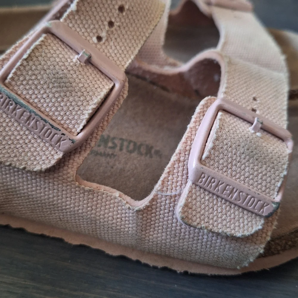 birkenstocks Arizona Kids Vegan Pink two strap stone coin sandals size 33 /2.5